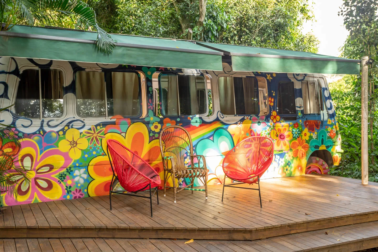 Ônibus — acomodação pra família do Hostel da Vila em Ilhabela