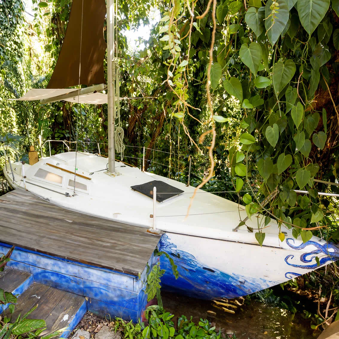 Veleiro — acomodação privativos fora da caixa do Hostel da Vila em Ilhabela